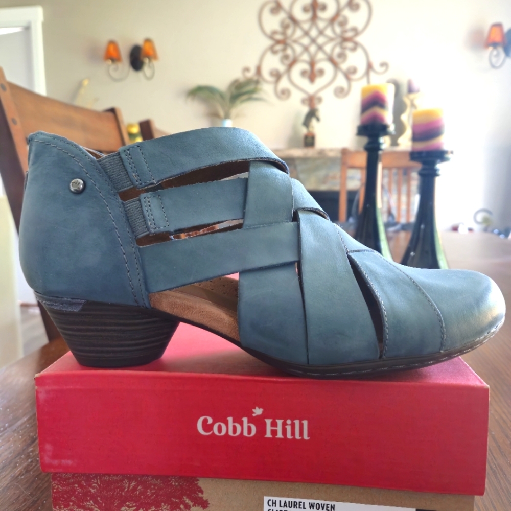 Cobb Hill Pale Blue Webbed Bootie 9 Wide